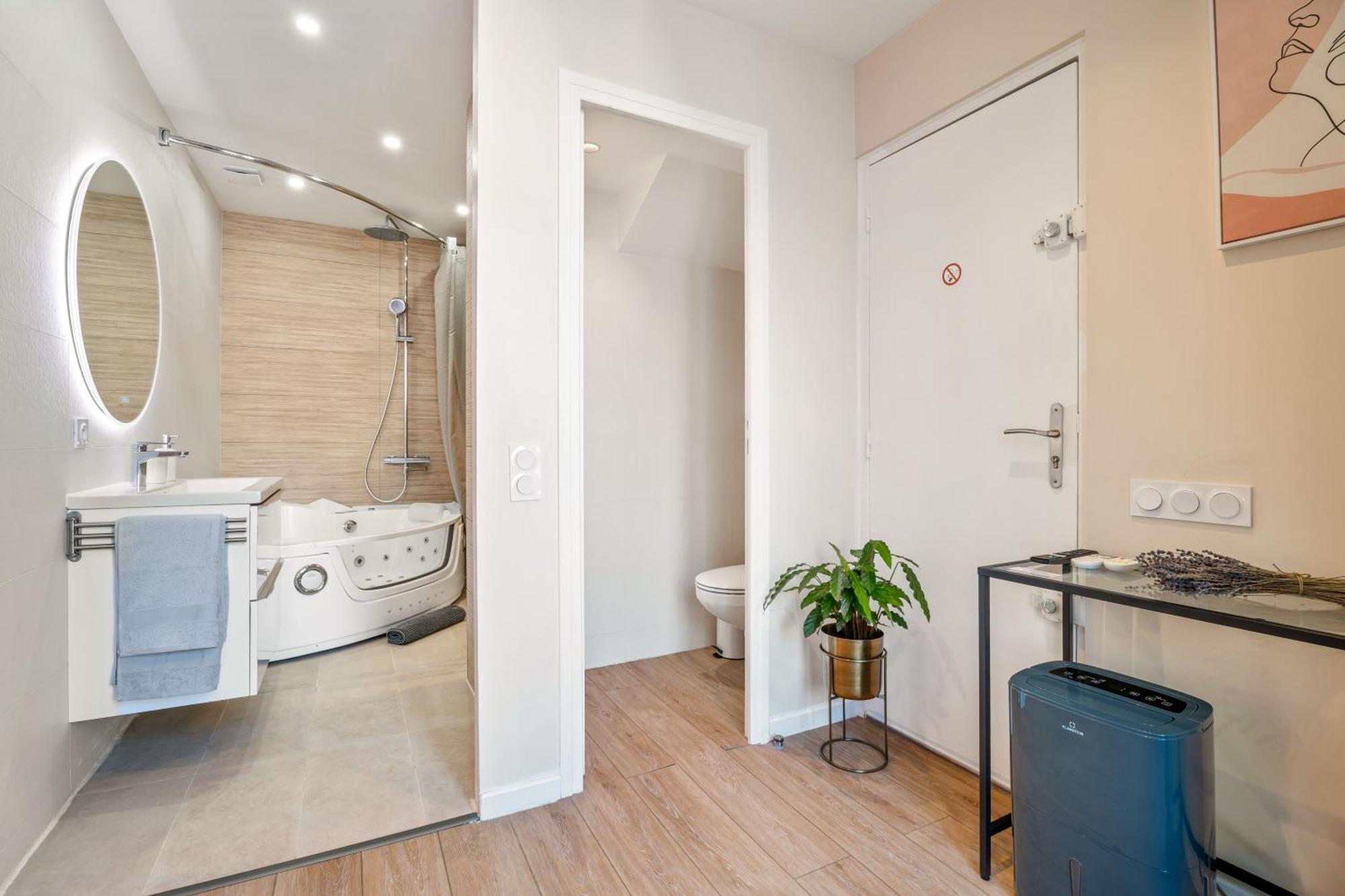 Nice Renting - Love Room Massena - Luxe Room - Jacuzzi - Terrace - King Bed - Ac Exterior photo